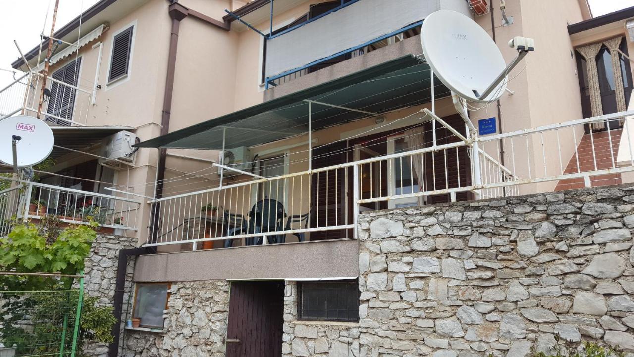 Apartman Ema 4+2 Koromacno Exterior photo